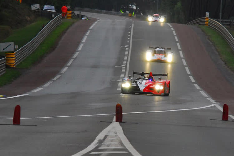 Schönes Wetter ist was anderes. Trainingsauftakt in Le Mans
