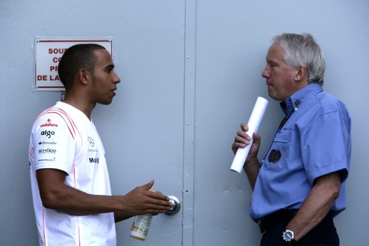 F1-Champion Lewis Hamilton und Charli Whiting.
