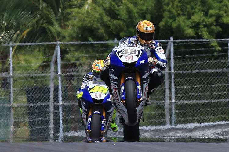 Auch bei Testfahrten bleibt Zeit für einen Wheelie