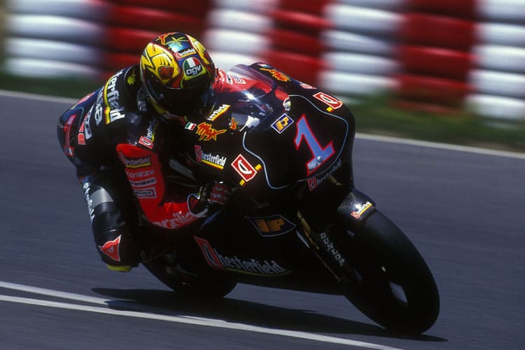 Mit Aprilia feierte Biaggi drei seiner vier 250er WM-Titel