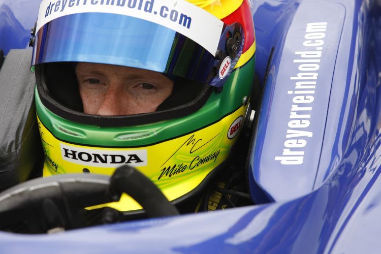 Mike Conway musste nach einem bösen Crash in die Mauer ins Spital