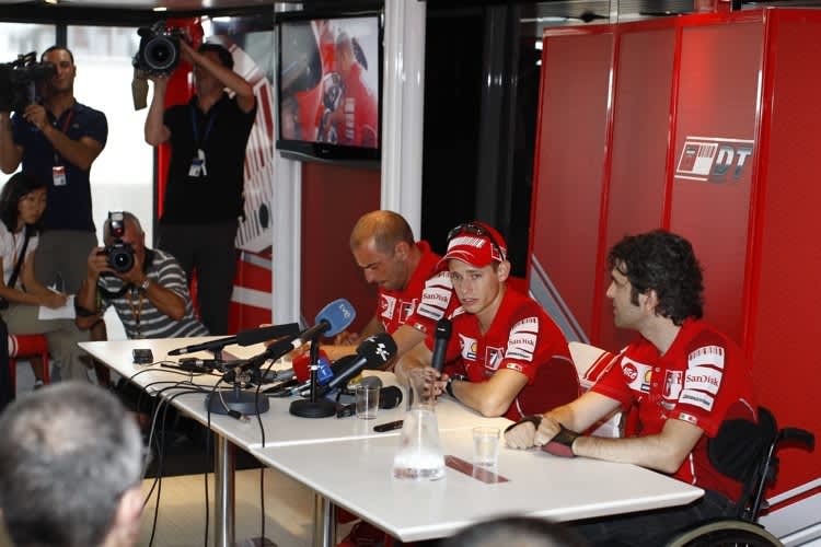 2008: Rossi packt Stoner in der «Corkscrew»