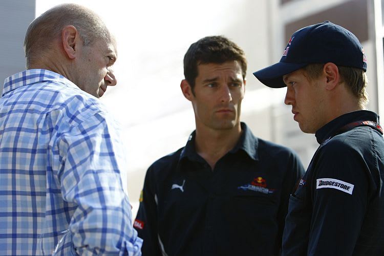 Technik-Genie Adrian Newey mit Webber und Vettel.