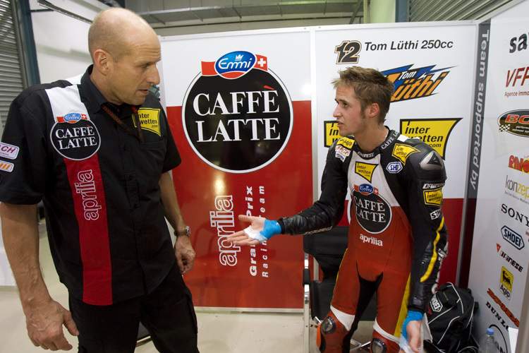Lüthi (re.) zu Teamchef Epp: «Woran liegt's?»