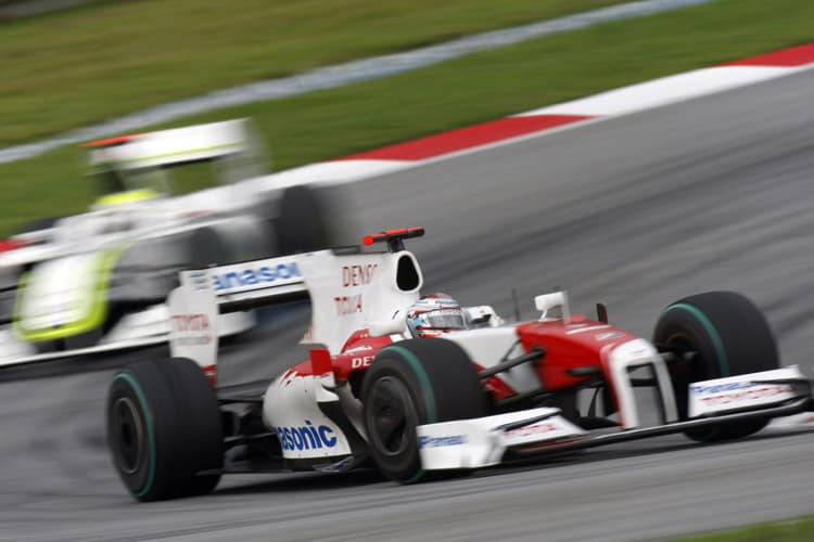 Trulli in Malaysia gefolgt von Button.