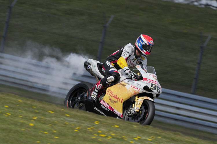 Smrz: Motorschaden am Freitag, Bestzeit am nassen Samstag