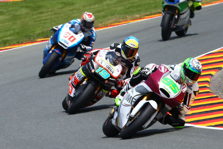 Anthony West (vorne) kämpfte sich durchs Moto2-Feld