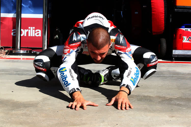 In Laguna Seca möchte Davide Giugliano keine Bekanntschaft mit dem Asphalt machen