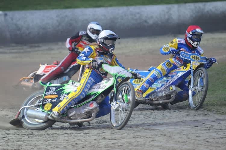 Adam Skornicki (weiss) ist ein begnadeter Showman.