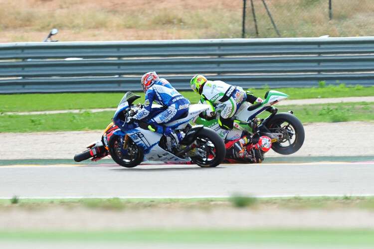 Letzte Runde: De Angelis ist gestürzt, Aegerter kann nicht ausweichen