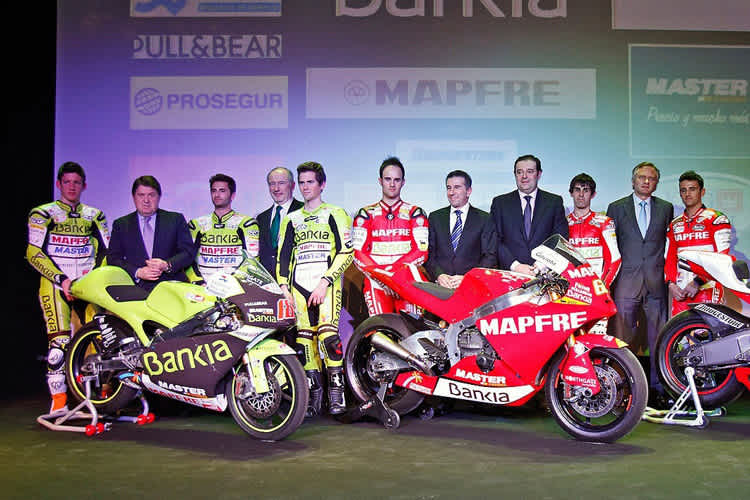 Jorge Martinez (5. v. re.) mit seinem grossen Team