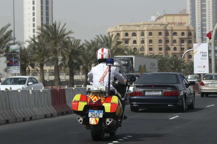 Einer der vielen Polizisten im Strassenverkehr