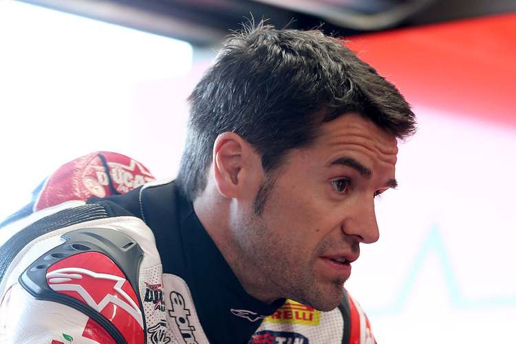 Carlos Checa: Reifen nach zwei Runden hinüber