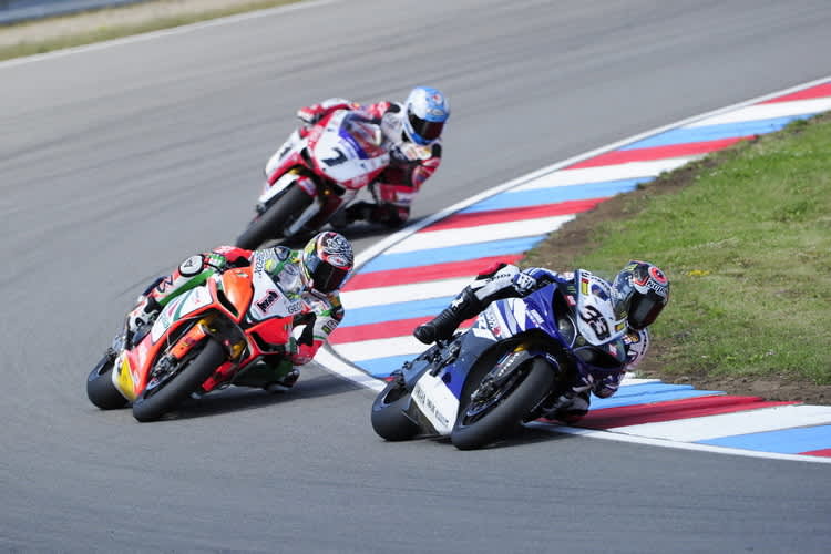 Checa (7) knapp hinter Biaggi (1) und Melandri (33)