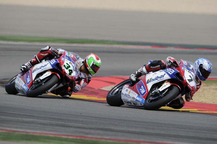 Checa (7) und Giugliano (34) gemeinsam unterwegs