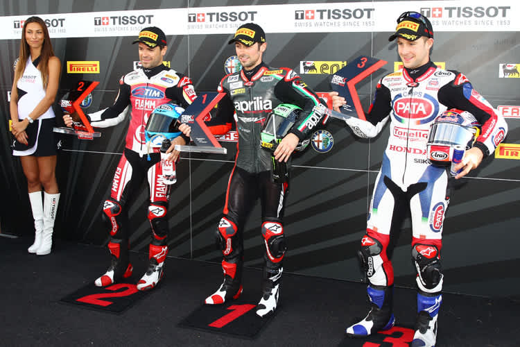 Die erste Startreihe in Silverstone: Checa, Laverty, Rea (v.l.)