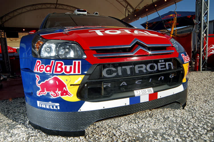 Die Mini-Bürsten am Frontspoiler sollen die Strassen kehren.