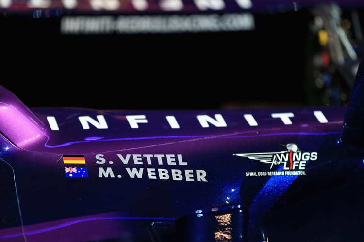 Der Schriftzug von Infiniti prangt prominent auf dem RB9