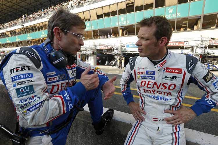 Wurz mit Toyota-Technikchef Vasselon