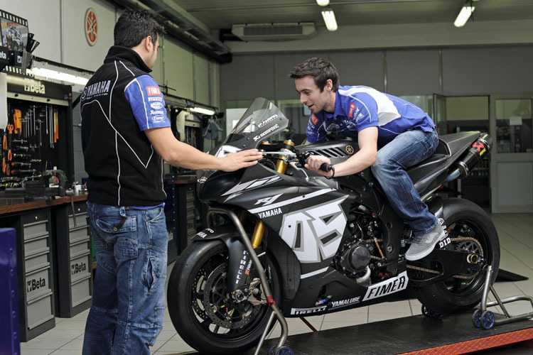 Erste Sitzprobe auf dem 2011er Motorrad