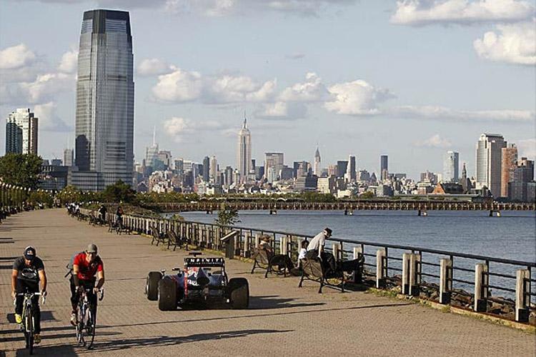David Coulthard bei einer Demo-Fahrt mit Red Bull Racing in New Jersey