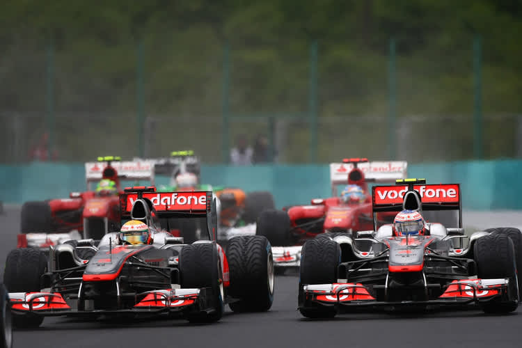 Hamilton und Button können ihr Glück kaum fassen