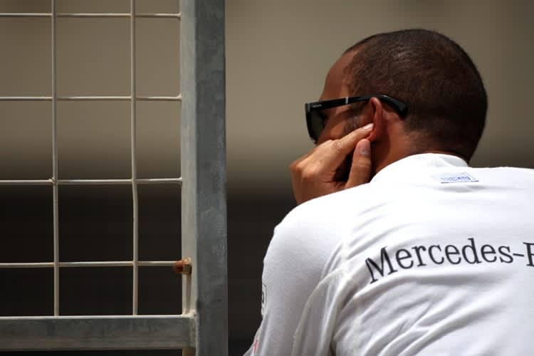 Lewis Hamilton braust zur Pole-Position.