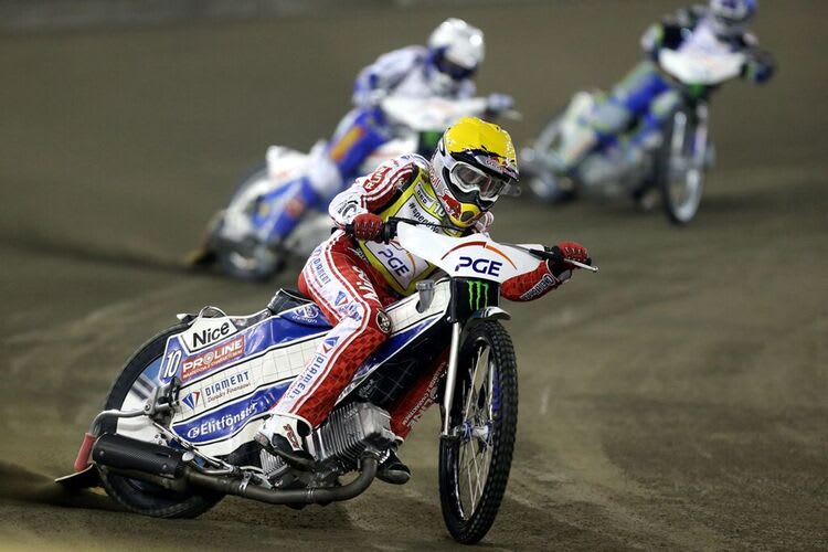 Jaroslaw Hampel zeigt Nicki Pedersen den Weg