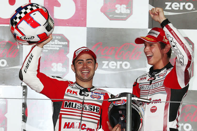 In Suzuka gewann Michael van der Mark (re.) als jüngster Fahrer aller Zeiten