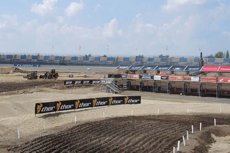 Motocross-WM im Glutofen: Auf den ungedeckten Tribünen von Turn 1 wird es heiss