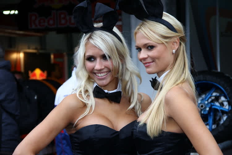 Auch nette Grid-Girls sind bei der IDM dabei