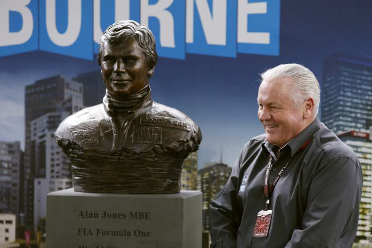 Alan Jones erhielt im März 2013 in Melbourne diese Ehrung