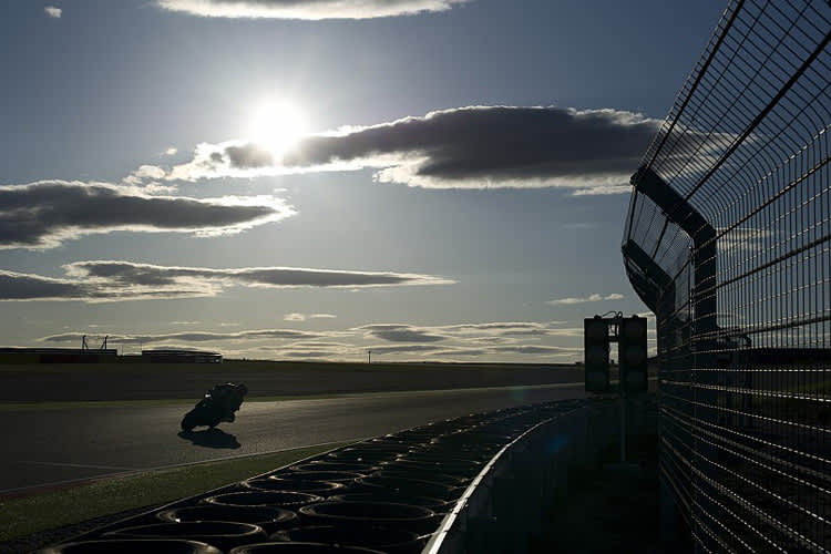 Die Sonne geht langsam unter, das Testverbot naht