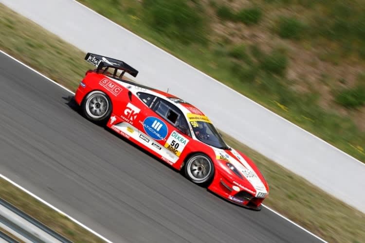 Kessel mit zwei Ferrari in Zolder