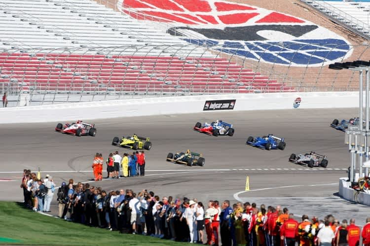 Las Vegas 2011:  Ehrenrunden für Dan Wheldon 