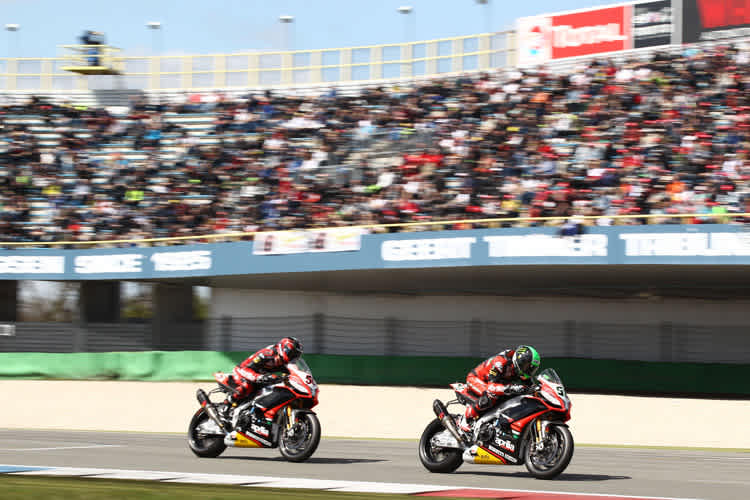 Lauf 1 in Assen: Guintoli vor Laverty