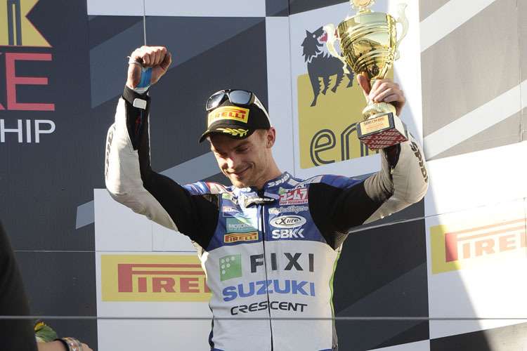 Leon Camier auf dem Podium