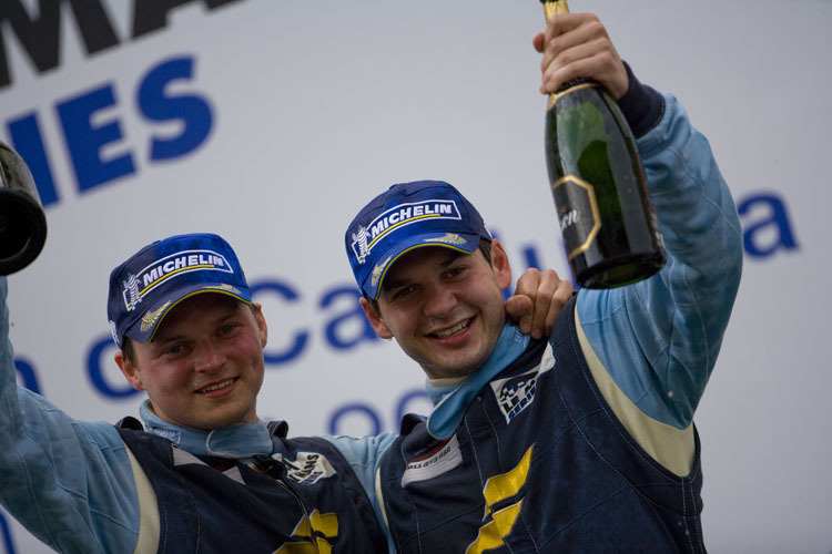 Noch ein Grund zum Feiern für Richard Lietz (re. neben Marc Lieb)