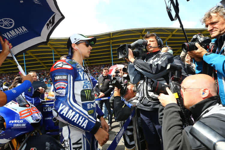 Wirbel am Startoplatz: Lorenzo stand in Assen im Mittelpunkt