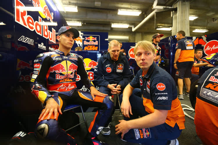 Ernste Mienen: Luis Salom, Teamchef Aki Ajo und Techniker Patrick Unger