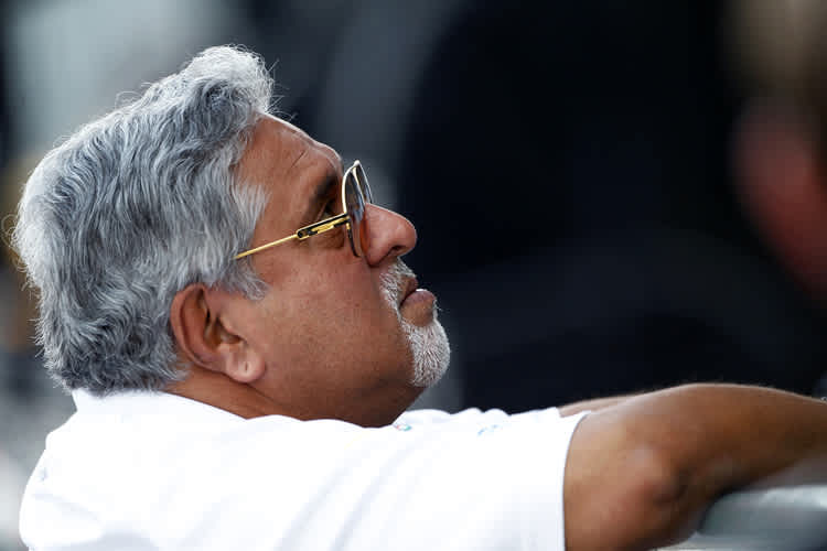 Mallya (li.) und Kollegen neigen zur Konfrontation