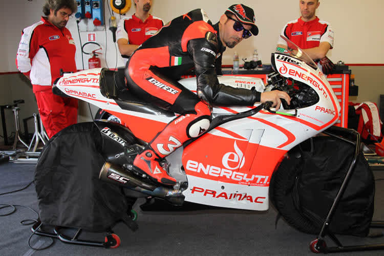 Max Biaggi an der Pramac-Box