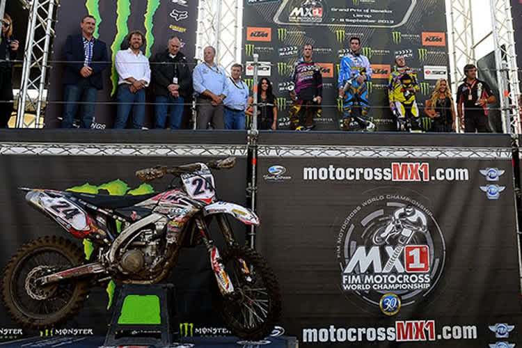 Eine seriennahe Yamaha als Siegermotorrad: Shaun Simpson triumphierte über die Werksfahrer Kevin Strijbos (Suzuki) und Tony Cairoli (KTM)