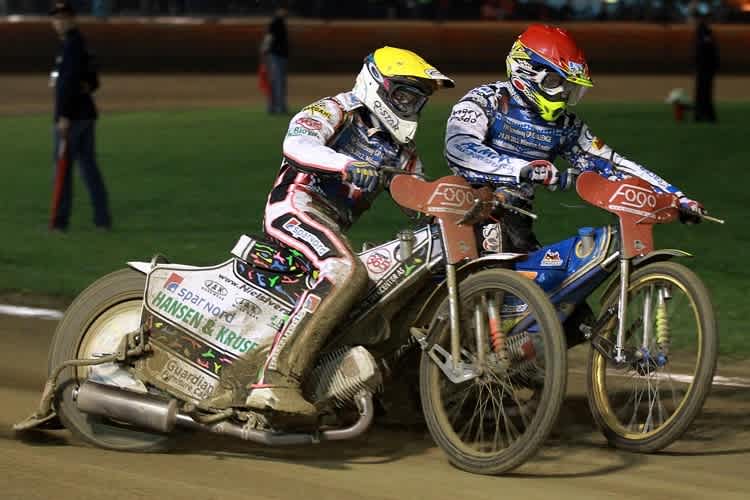 Iversen (links) machte den Titel für die Dänen perfekt