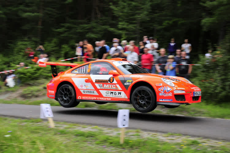 Das Ehepaar Dobberkau und der neue Porsche