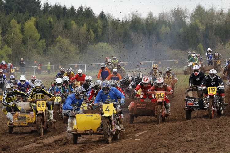 Pitz (69), Schmid (4), Kremer (114) und Bremer (117) nehmen die erste Kurve ins Visier