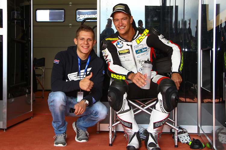 Stefan Bradl (li.) drückt Michael Ranseder die Daumen