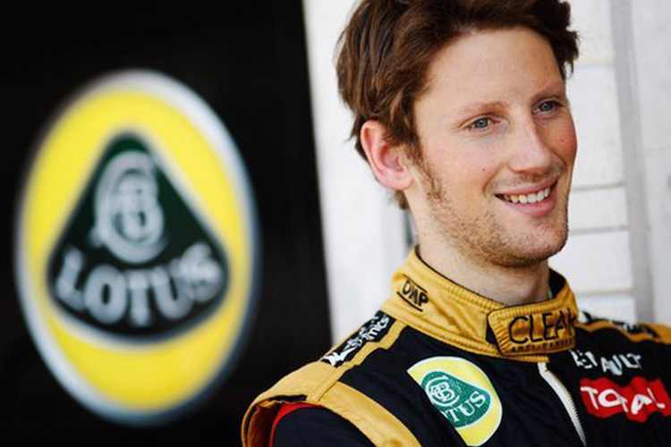 Romain Grosjean fährt durch Singapur
