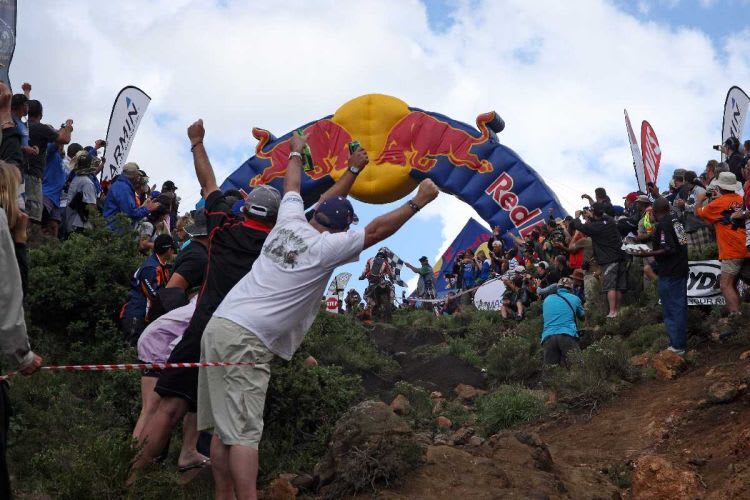 Die Fans feiern Chris Birch