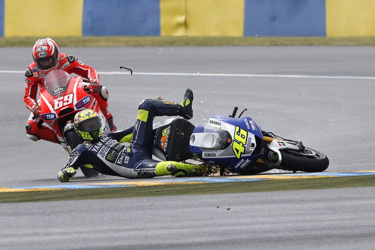 Rossi stürzt, Hayden gewinnt einen Platz 